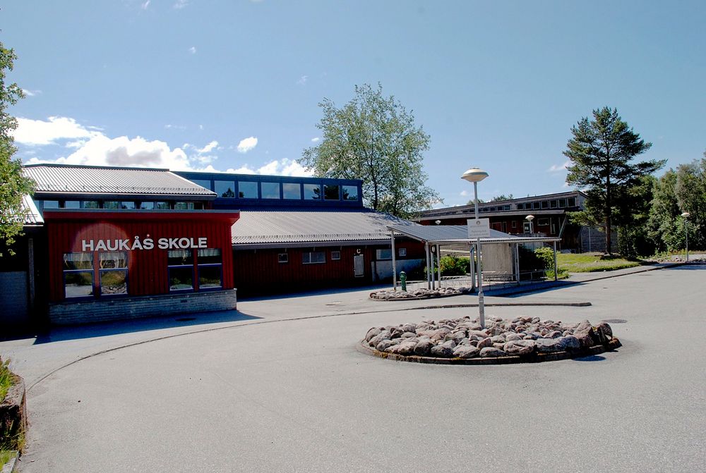 Haukås skole i Bergen er en av de kartlagte skolene som nå skal gjennom omfattende oppgradering som til sammen skal koste 21 millioner kroner.