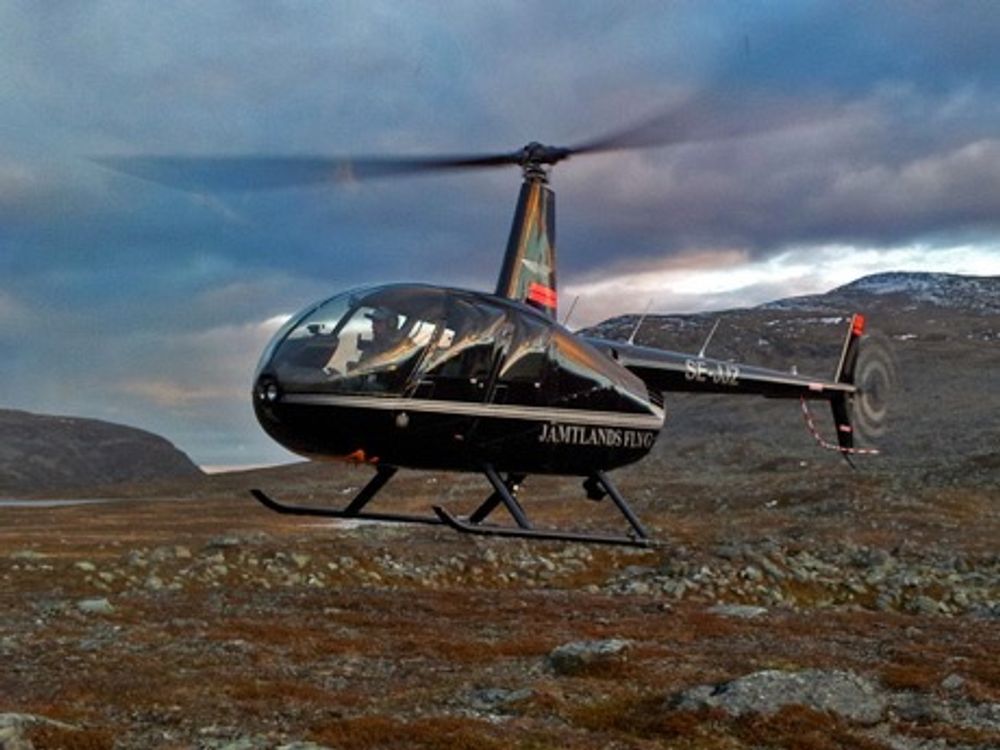 Det var et tilsvarende Robinson R44 fra Jämtlands Flyg som havarerte ved Mosjøen for snart to år siden.  
