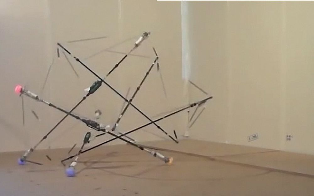 NASA ser nå for seg at hundrevis a små, solide og billige roboter kan sprette og rulle rundt på himmellegemer med krevende forhold.