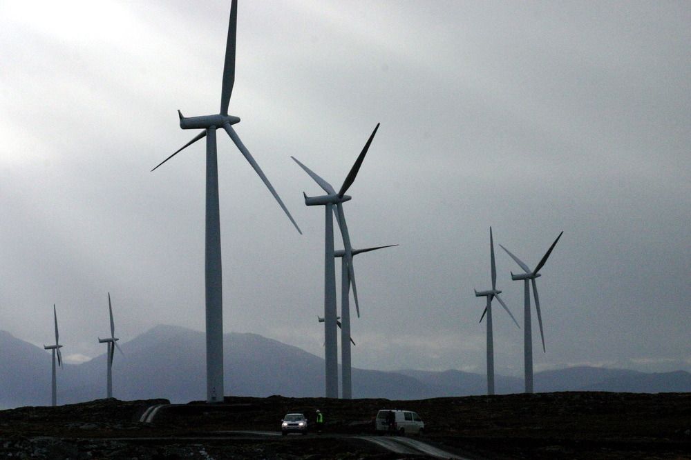Statnett er ikke bekymret, men kan heller ikke garantere for at 3,5 TWh vindkraft i Trøndelag får kraftlinjer i tide til å få elsertifikater. (Illustrasjonsfoto: Kjell Herskedal)