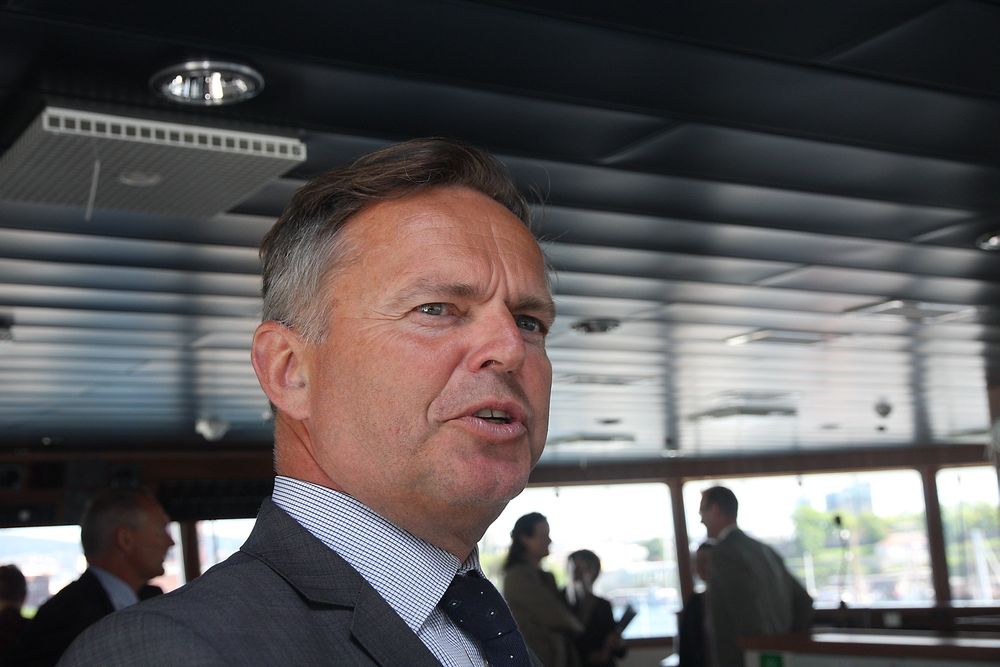 Glad: Direktør Yrjar Garshol  i Rolls- Royce om bord på Island Crown. 