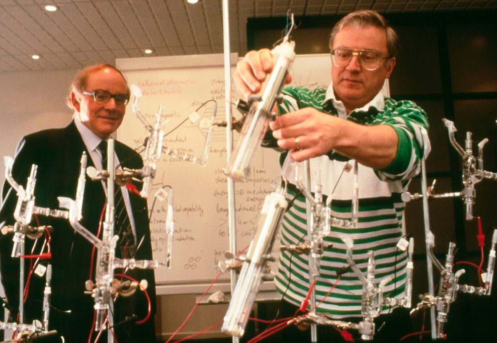 Martin Fleischmann og Stanley Pons skapte storm da de påstod å ha oppdaget kald fusjon i 1989. 