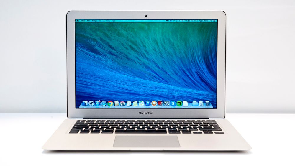  13-tommers Macbook Air har fenomenal batterilevetid, bra tastatur og pekeplate og god byggekvalitet. 