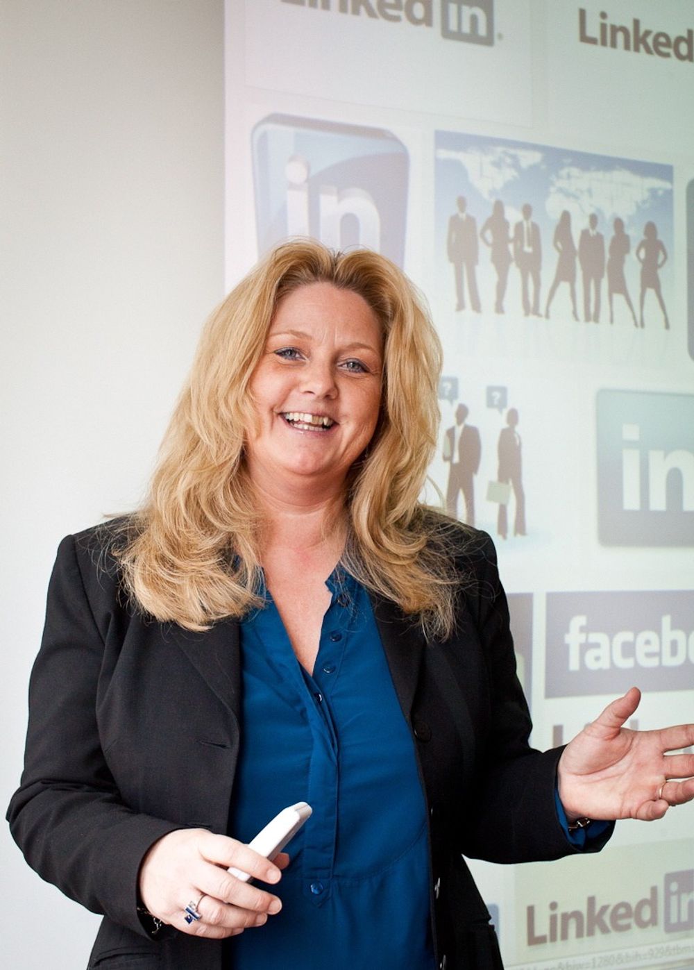 Kathe Arnesen kurser arbeidsgivere i bruk av LinkedIn, og gir oss sine beste tips.