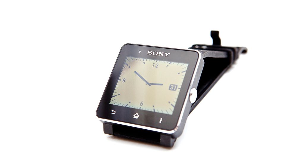 Sony Smartwatch 2 har en skjerm som alltid kan vise klokka, takket være at den er såkalt transreflektiv.  