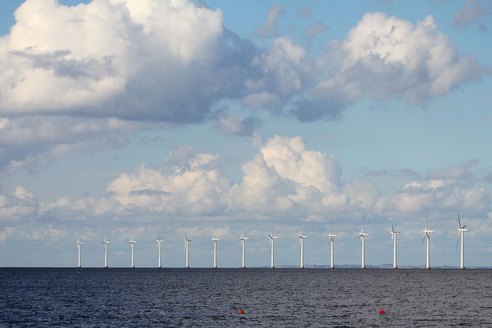 Det er unaturlig å bygge ut vindkraft der sokkelen er smalest, mener SVs Snorre Valen.