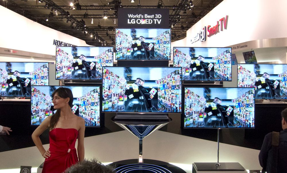 Endelig OLED: LG gikk høyt på banen på fjorårets IFA-messe i Berlin for å vise hvor fantastisk OLED-TV-ene er. Nå ser det ut som vi nærmer oss salgsstart. 