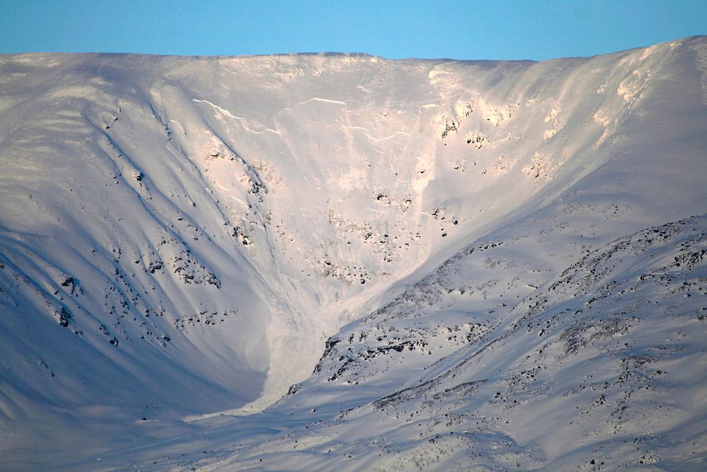 Fjorårets snøskred på Sorbmegaisa i Troms krevde livene til fem utenlandske skiturister.