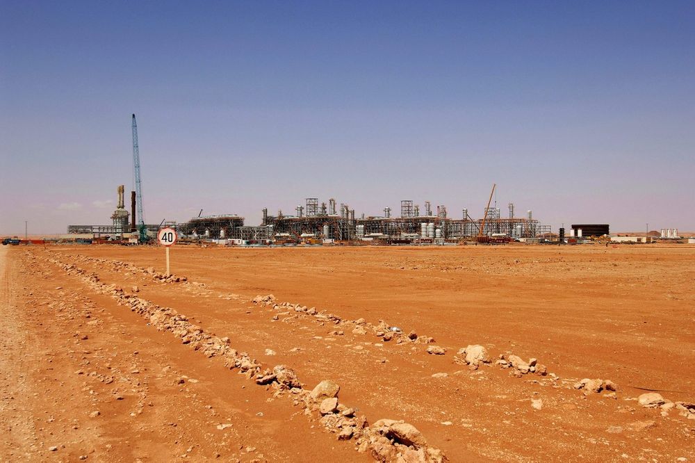 Dette er gassanlegget i Amenas i Algerie, der Statoil er en av operatørene.  Flere utlendinger er bortført i et angrep på anlegget onsdag. 