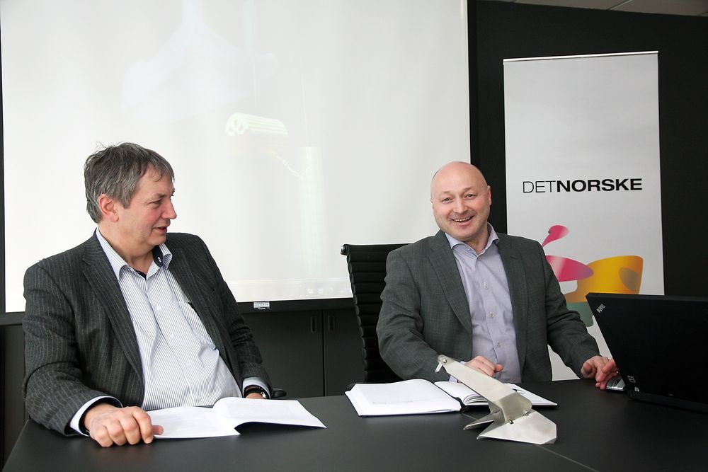 Sparetips: Arild Saasen, teknologirådgiver (tv.) og boresjef Bjørn Thore Ribesen i Det norske fant sammen med Viking Seatech denne løsningen. Foto: Tore Stensvold