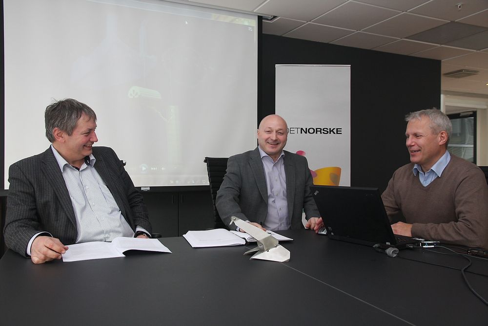 Muntert: Samarbeid mellom oljeselskapet Det norske og utstyrsleverandøren Viking Seatech ga løsningen på et problem. Fra venstre: Teknologirådgiver Arild Saasen og boresjef Bjørn Thore Ribesen (Det norske) og Steinar Ekrem, seksjonsleder fibertau i Viking Seatech.