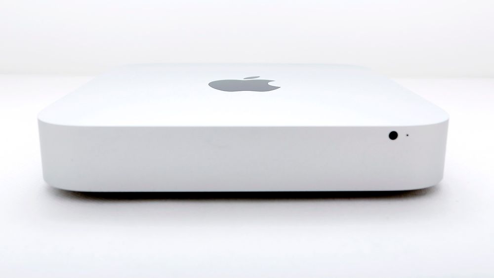 Mac mini er en særdeles minimalistisk skrivebords- eller stuemaskin. Den gjør det stort sett bra jevnt over. 