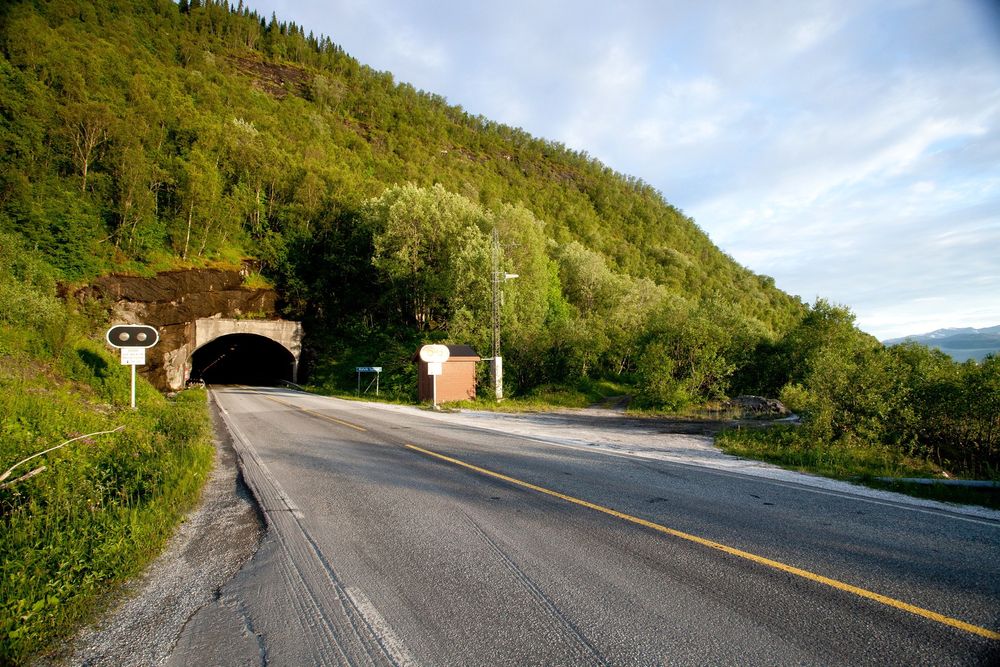 Statens vegvesen anbefaler å bygge nye tunneler fremfor å ruste opp tunnelene langs E6 gjennom Sørfold. Kallvik tunnel i Nordland vil i såfall byttes ut. 
