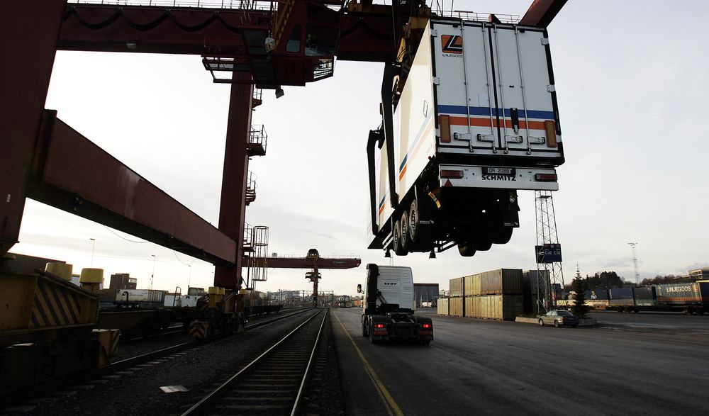 NHO logistikk og transport mener regjeringen bryter med EØS-avtalen når de ikke planlegger å konkurranseutsette driften av godsterminalene. 