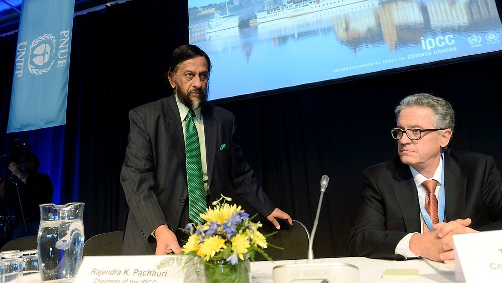 Leder Rajendra Pachauri og nestleder Thomas Stocker i FNs klimapanel legger frem klimapanelets femte rapport fredag. 