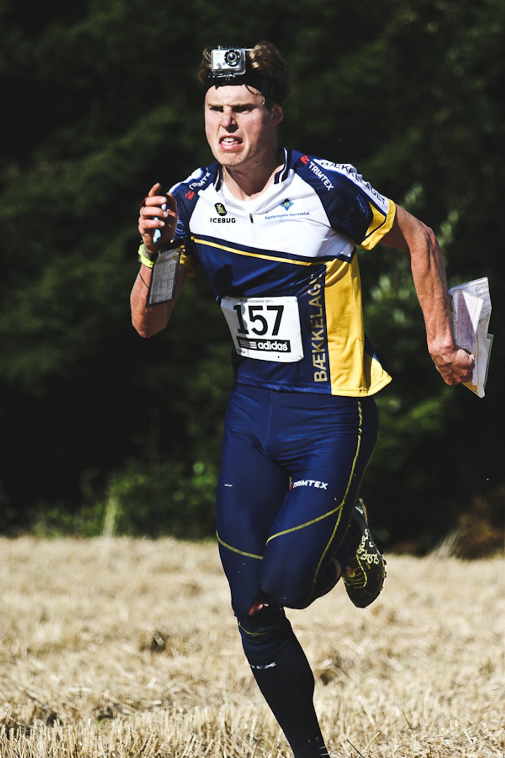 Verdensmester og sivilingeniør Carl Waaler Kaas løper med GoPro-kamera på hodet under fjorårets NM, for å analysere løpet. FOTO: Jeppe Ruud