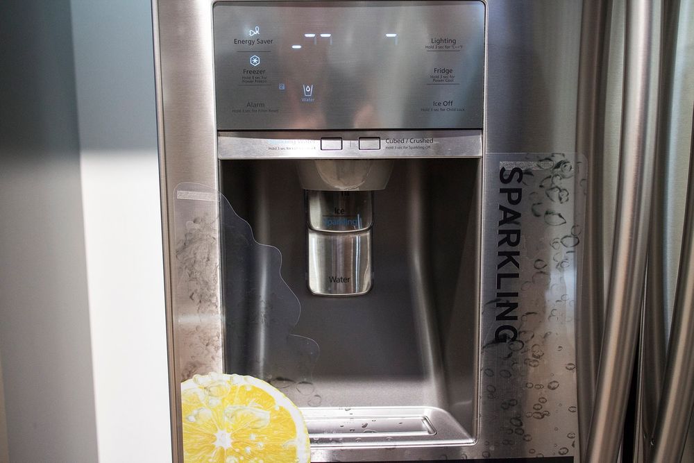 Dispenser: Is, knust is, vann eller vann med bobler? Valget er ditt. 