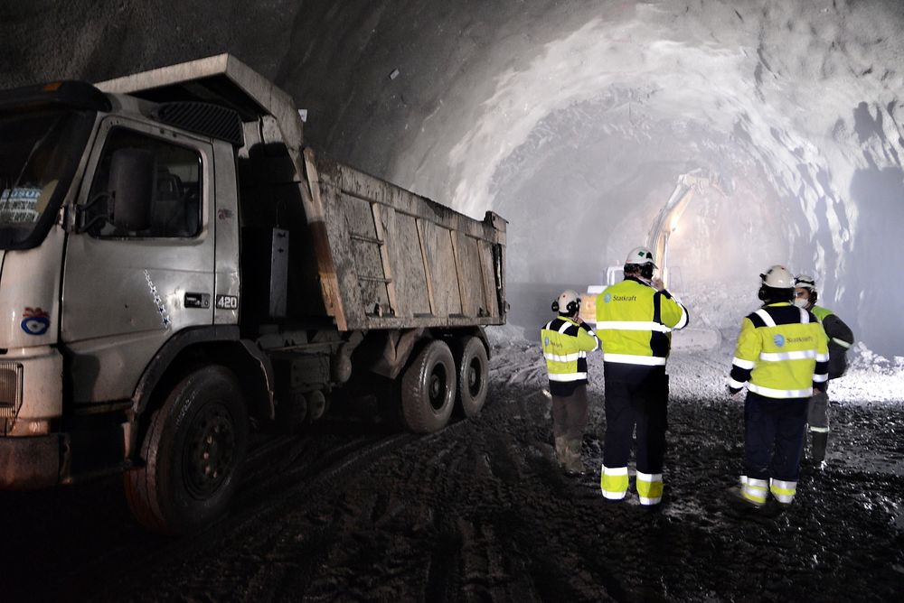 Norsk: Denne delen av tunnelen i Kargi bygges med sprengning. Norsk tunnelkompetanse har spilt en sentral rolle, ifølge den tyrkiske prosjektdirektøren. 