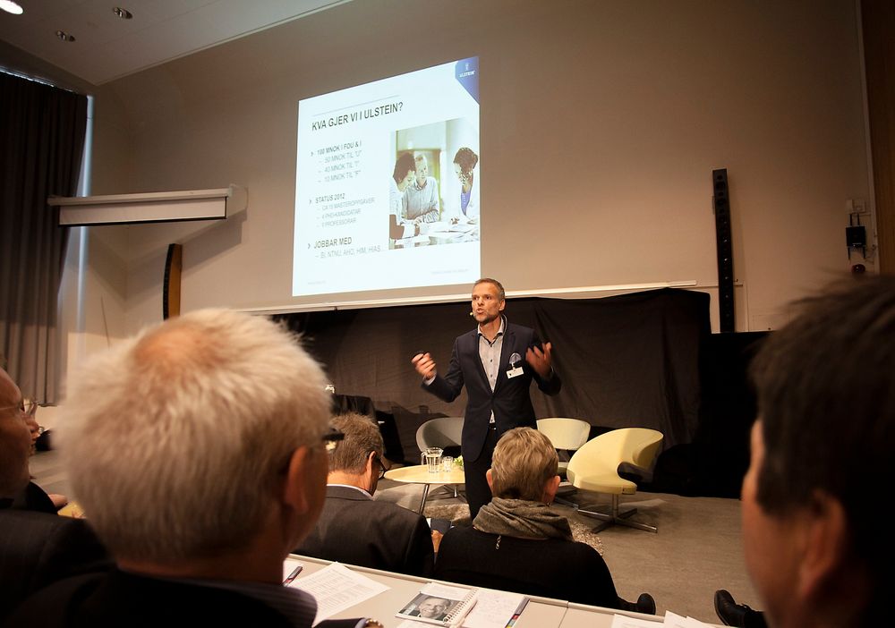 Tore Ulstein fokuserte på hvilke faktorer som kan bidra til tettere samarbeid om forskningsbasert kunnskap i Midt-Norge.