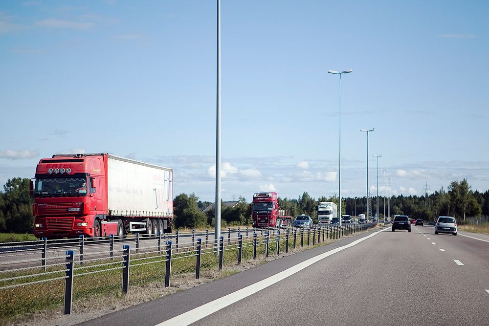 Ved å laste ned en ny applikasjon kan norske sjåfører registrere utenlandske tungtransportsjåfører som kjører i Norge. Målet med applikasjonen er å fastslå hvor mye av den utenlandske kjøringen som skjer ulovlig.