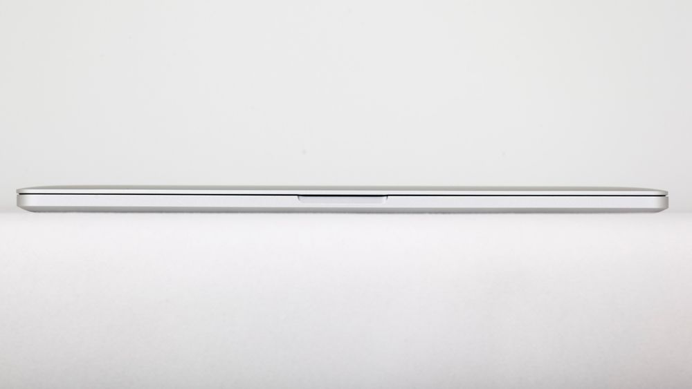 Retina-Macbook er 1,8 centimeter høy over det hele og veier 2,02 kilo. 