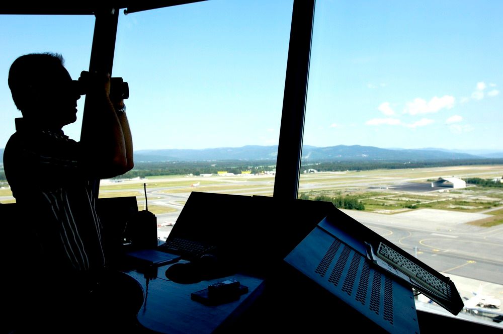 Avinor innfører fjernstyring av tårntjenestene ved norske flyplasser.