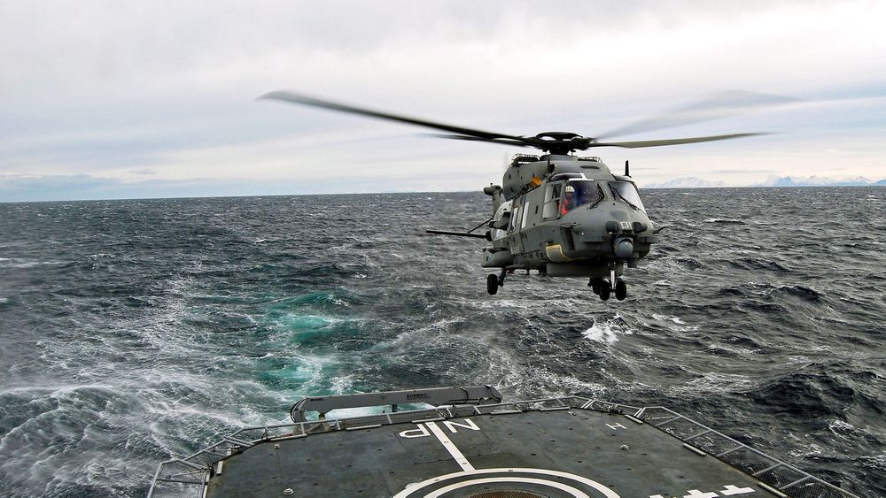 Regjeringen begynner å bli lei av å vente på NH-90-helikoptrene Norge har bestilt.