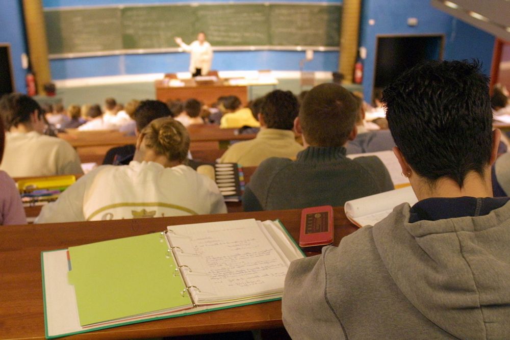 Forelesninger til NITO-studenter blir streamet, og i etterkant lagt ut til bruk for alle som trenger mattehjelp. 