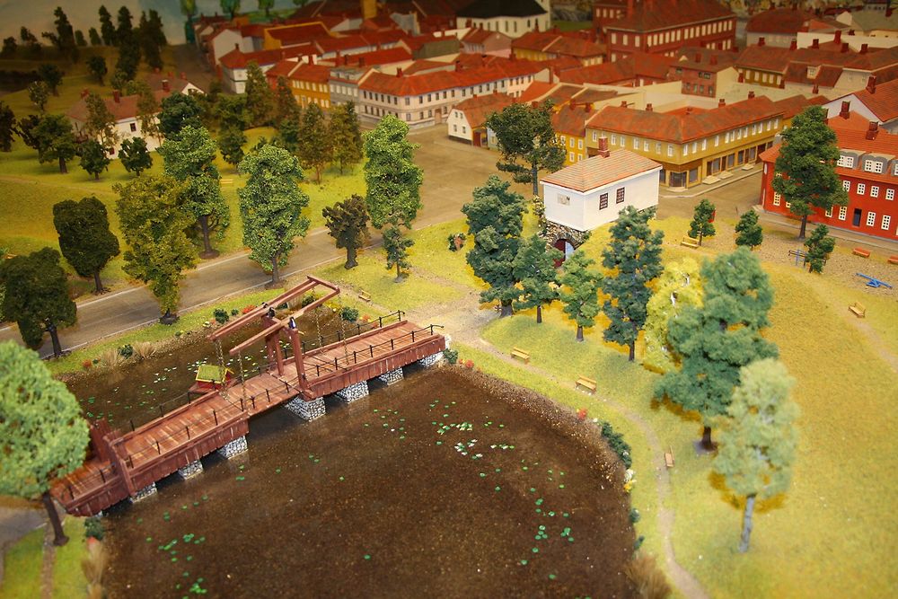 KOPI: Modelljernbanesenteret holder til i Gamlebyen, som også har fått sin plass i skalert utførelse. 