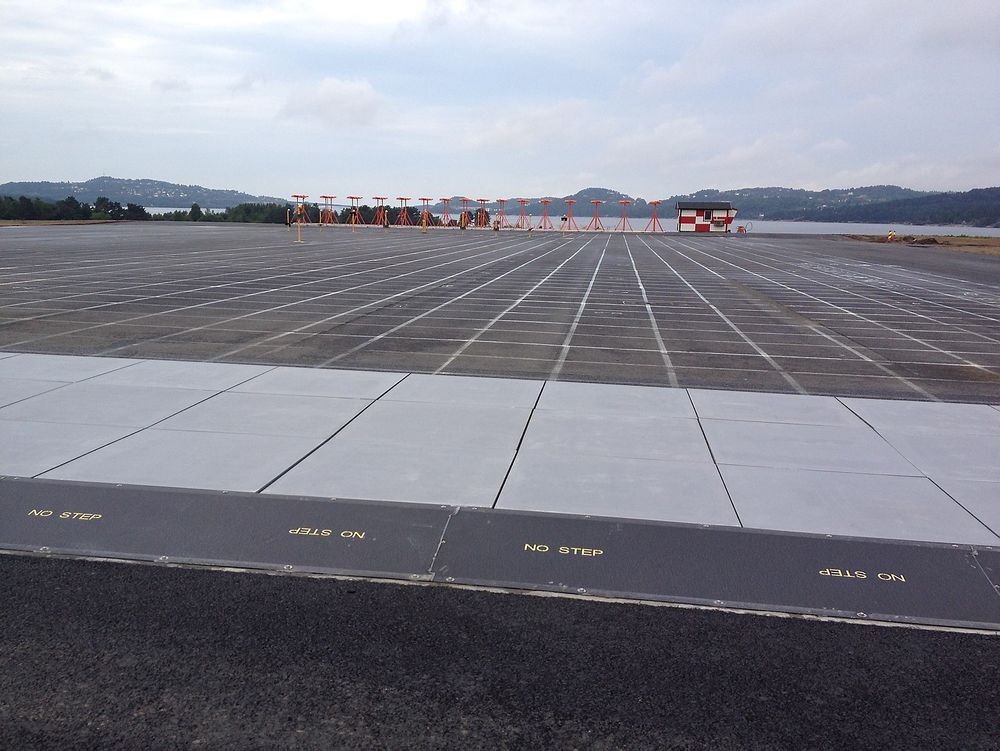 EMAS er i ferd med å bygges på Kjevik: Første rad + deflektor