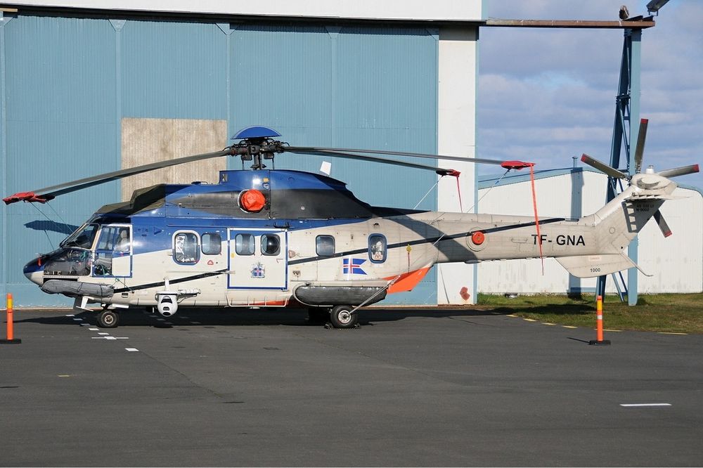 Dette AS332 L1 Super Puma-helikopteret flyr i dag for kystvakten på Island. Om et drøyt år blir basen Longyearbyen. 