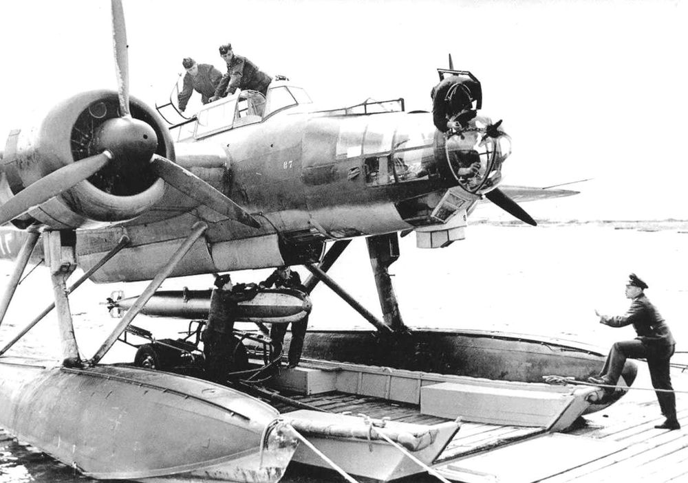 He 115-maskinen hadde med seg to bomber da det havarerte på Hafrsfjord. Disse er nå uskadeliggjort av norske minedykkere. 