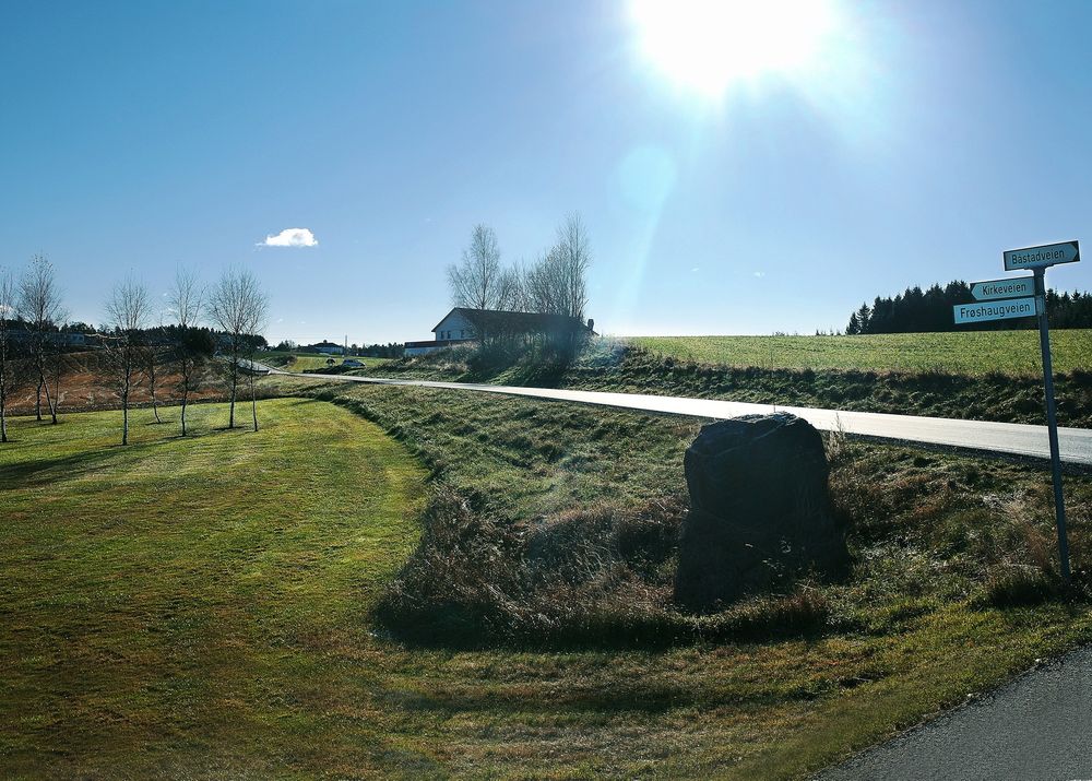 KOSTER: Her, hvor et kvikkleireskred tok fire menneskeliv i 1967, vil Trøgstad kommune bygge gang- og sykkelvei langs riksvei 22. Det kunne blitt rekorddyrt. FOTO: Per-Ivar Nikolaisen