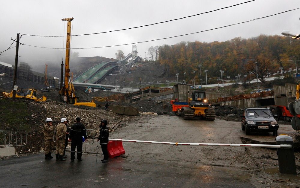 INFRASTRUKTUR: Her bygges vei til hoppbakken RusSki Gorki. 