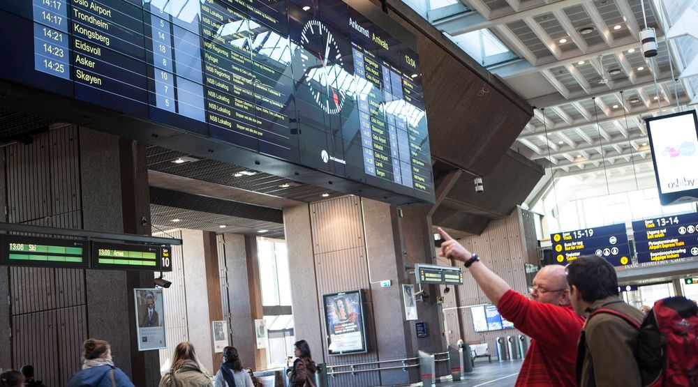- Den nye tavlen gir pasasjerene mye bedre og detaljert informasjon, sier teamleder for billettsalg i NSB, Lene Kramer.