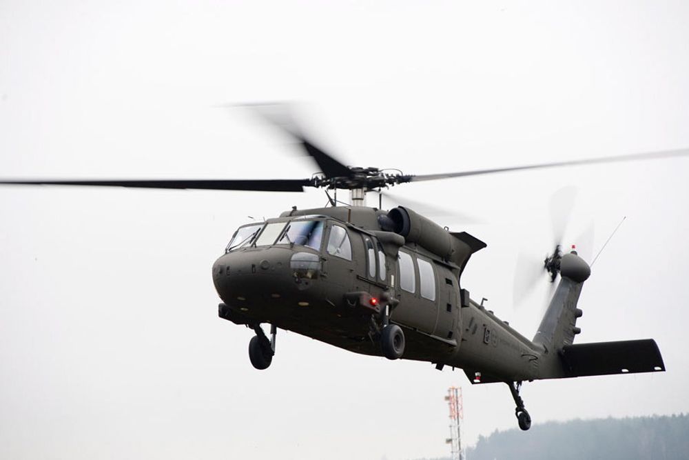 Helikopter 16, alias Sikorsky UH-60M Black Hawk. 