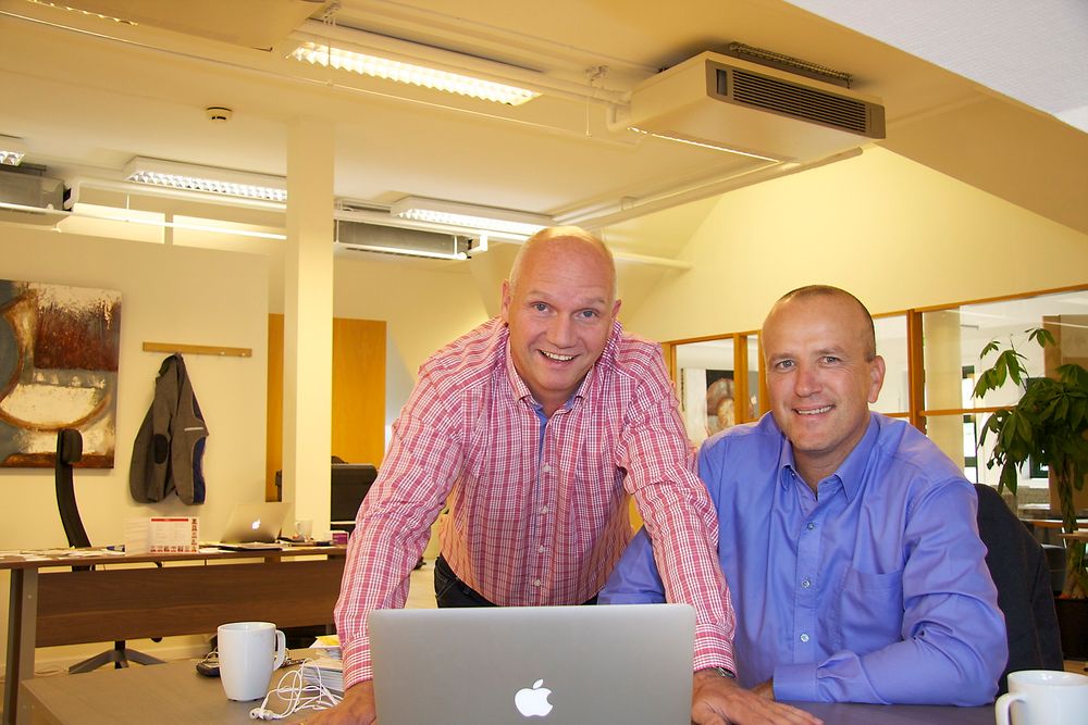 Grunnlegger og administrerende direktør Lars Sandtorv (t.v) og salgsdirektør Ove Teigen (t.h.) har klokketro på at mobillommeboken vil bli en suksess. Foto: Trustnorway 
