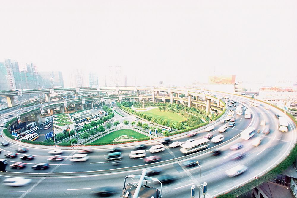 Økonomisk vekst her i Shanghai og ellers i Kina har bidratt til at landets samlede bilflåte har økt med 25 prosent i gjennomsnitt hvert år siden 2000. 