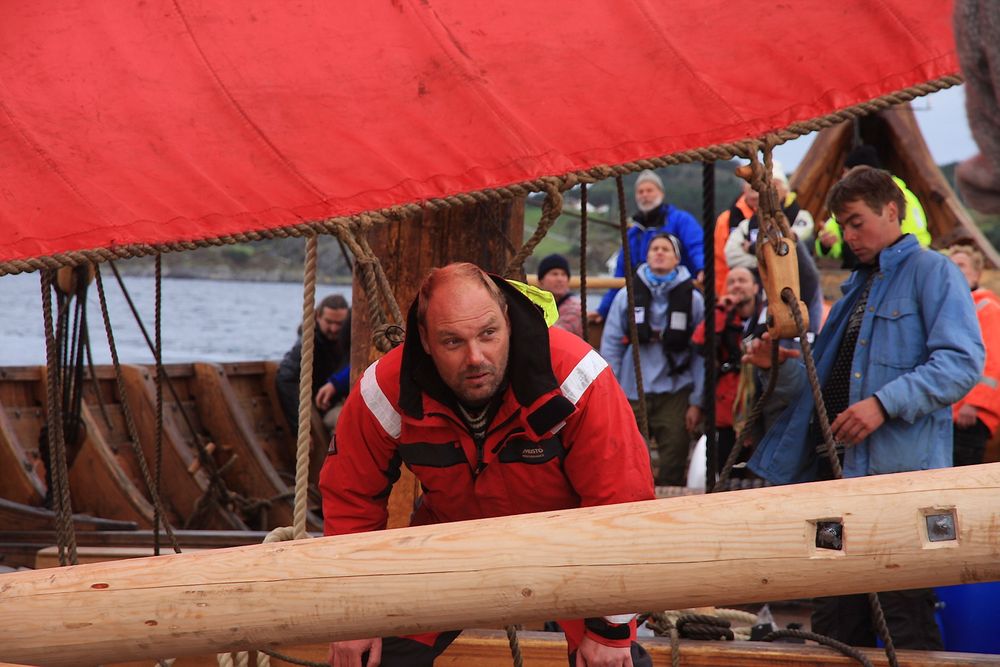 ERFARING: Kaptein Carsten Hvid har flere års erfaring med seiling av vikingskip som kommer godt med på Harald Hårfagre.