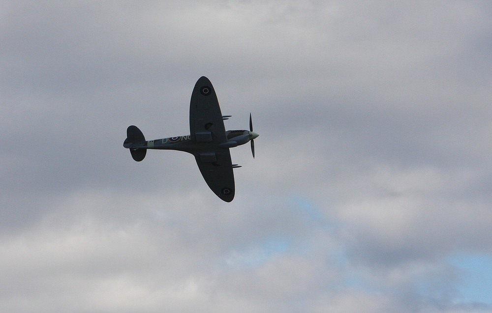 Verdens mest kjente vingeprofil over Bodø lufthavn: Supermarine Spitfire Mk XVI