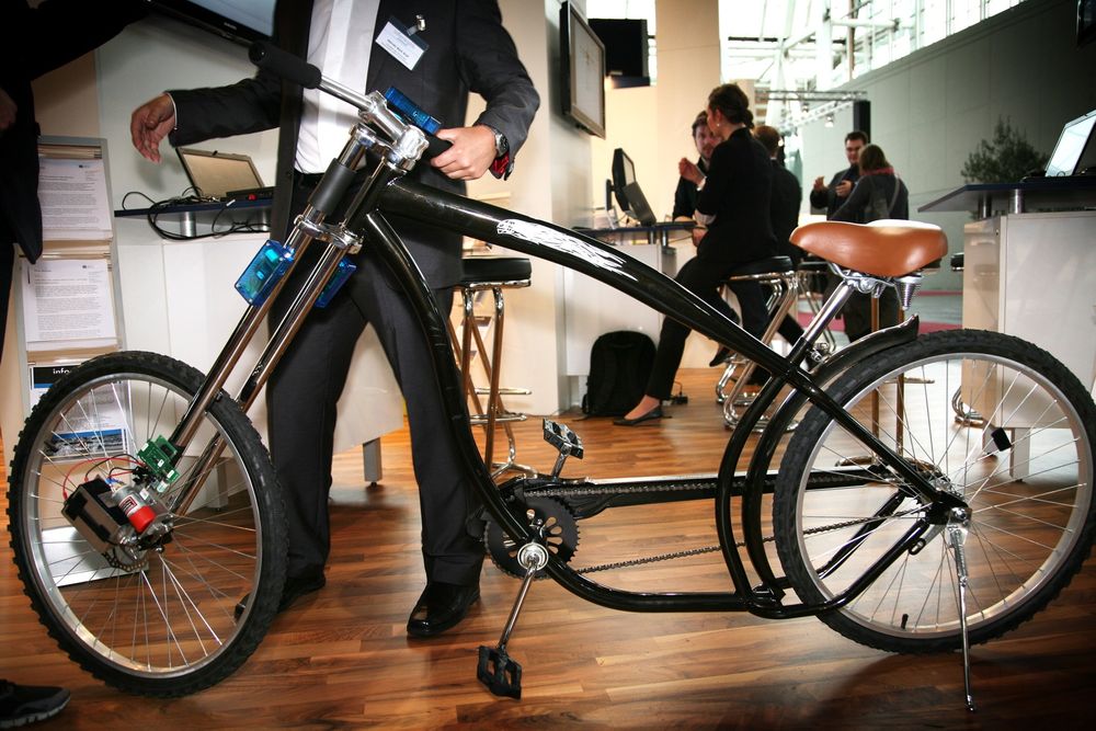SIKKER: Den trådløse sykkelbremsen til Universität des Saarlandes har potensial blant annet til rullatorer, mener forskerne bak. De har regnet seg frem til at den kun vil feile tre av en billion ganger.  