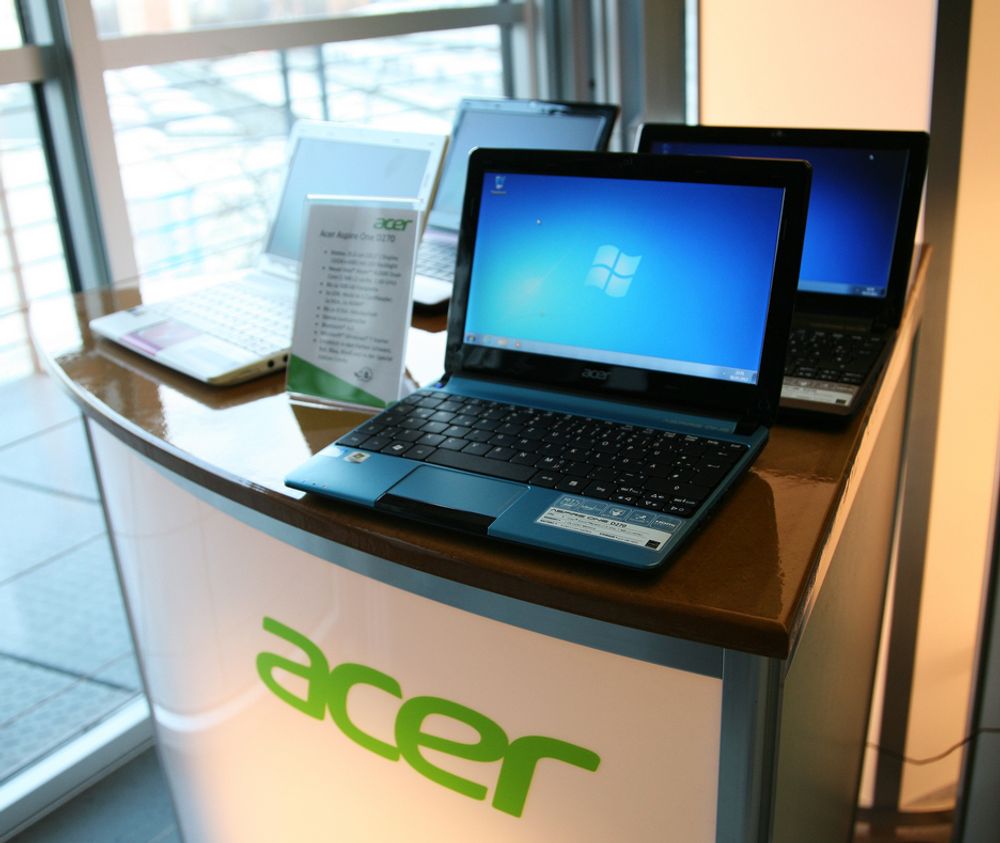 MESSE: Netbooken er slett ikke død. Acer var tidlig ute med slike mini-PC-er. Dette er Acer Aspire One D270, med Intels nye Atom-prosessor N2600.