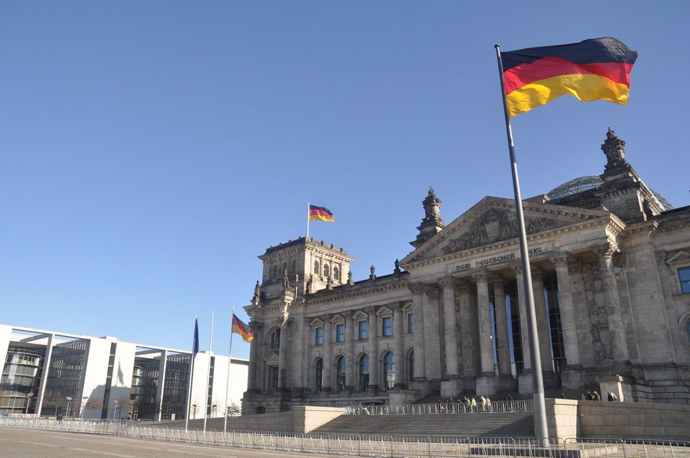 NABOER: Paul-Löbe-Haus inneholder blant annet kontorer for medlemmer av Bundestag, er den gamle Riksdagens nærmeste nabo.