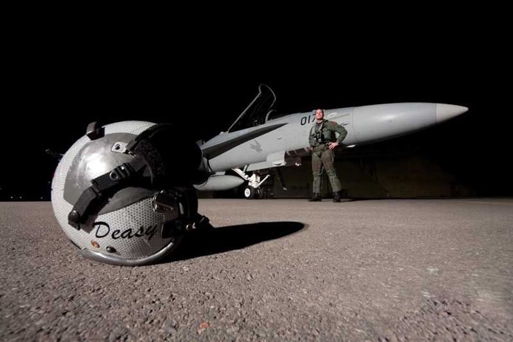 Kaptein Ralph «Deasy» Knittel har de siste tre årene vært sveitsernes oppvisningspilot på F/A-18C Hornet.