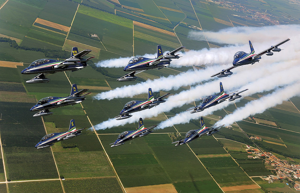 Frecce Tricolori har i 30 år vært oppsatt med treningsjagere av typen Aermacchi MB-339 PAN. 