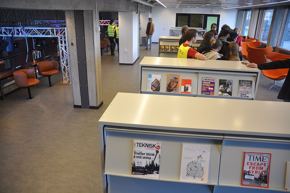 PENSUM: Teknisk Ukeblad har fast plass i tidsskriftsavdelingen i det nye realfagsbiblioteket på Blindern. 