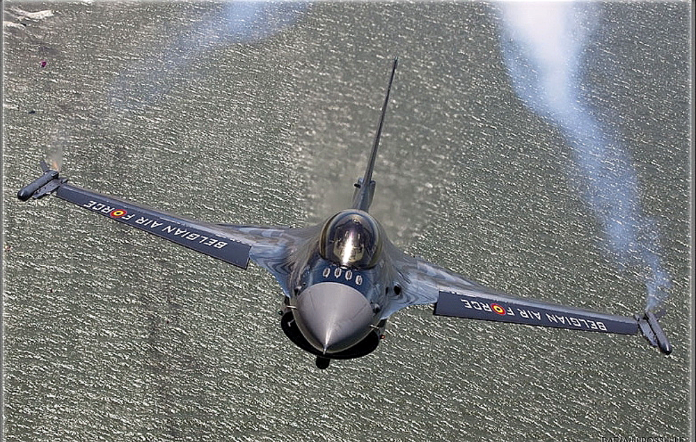 Belgia stiller i Bodø med sitt F-16 solodisplay. 