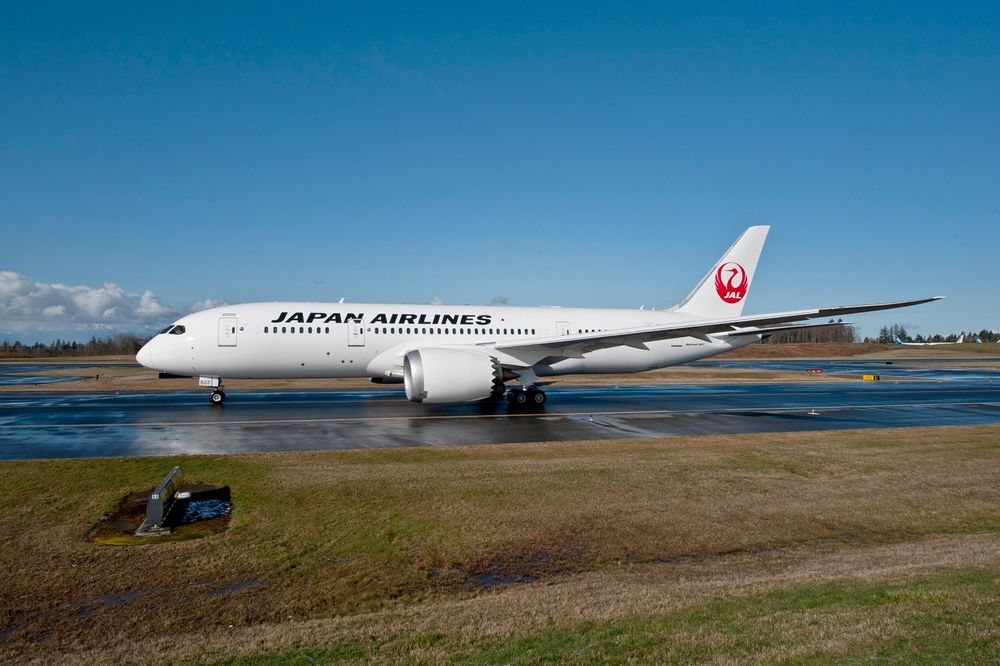 JAL 787 Taxis at Paine Field, Everett WAK65615 