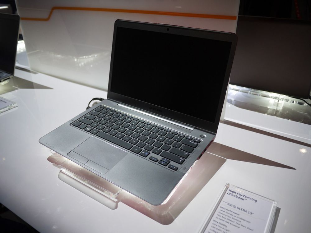 Samsungs ultrabook-variant kan fås med optisk drev og i både 13- og 14-tommer.
