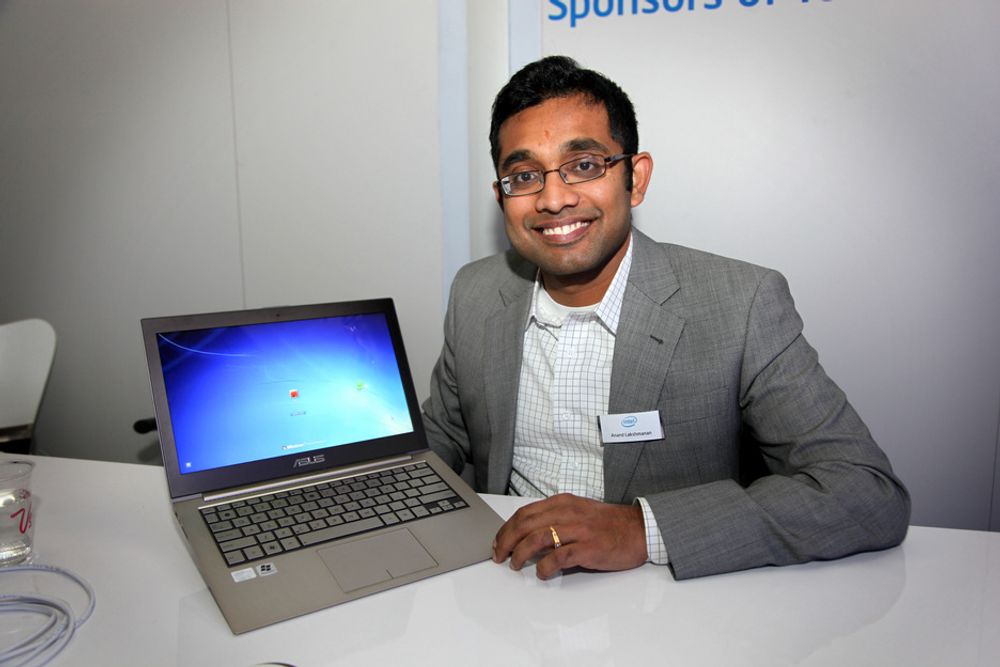 Intels Ultrabook marketing manager Anand Lakshmanan mener valget er det viktigste for både Intel og forbrukeren. Her med en Asus UX31.